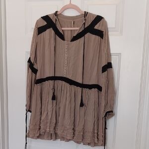 5 for $25 Free People Tan and Black Pleated Tunic